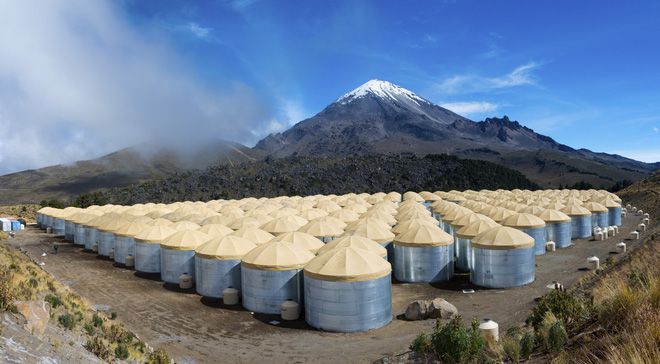 Từ trên đỉnh ngọn núi lửa tại Mexico, các nhà vật lí học cố chứng minh có thứ bay nhanh hơn ánh sáng - Ảnh 3.