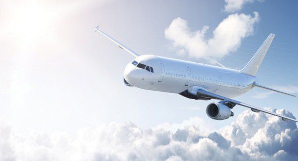 Giải thích tại sao máy bay thường có sơn mầu trắng 9