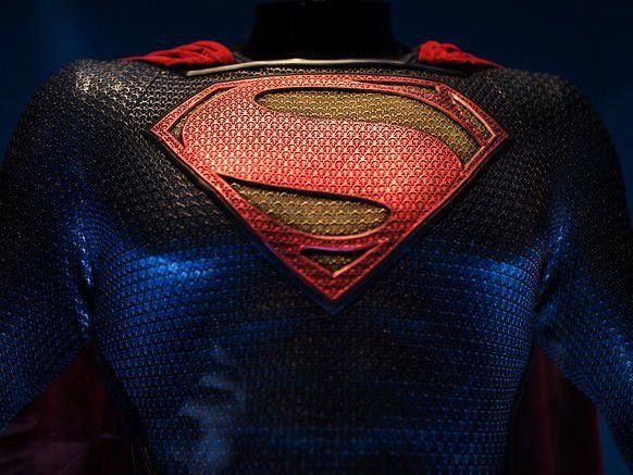 Giáo sư vật lí bắt lỗi hành động của Supermen trong Justice League 9