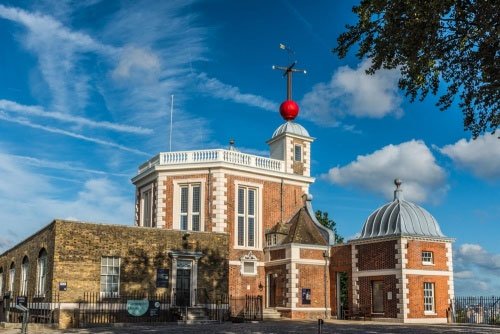 Đài thiên văn hoàng gia Greenwich, ngôi nhà chính thức của kinh tuyến gốc và giờ GMT.