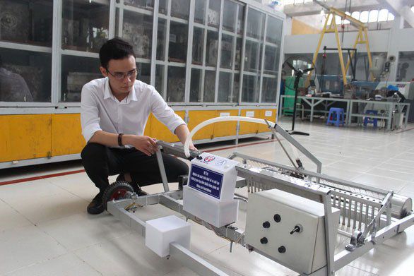 Đặng Thái Huy và máy gieo hạt