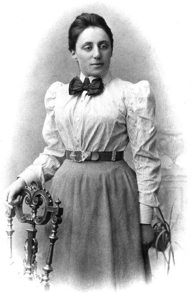 Emmy Noether từng cộng tác với nhà vật lí nổi tiếng Albert Einstein.