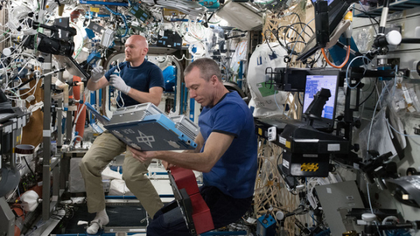 NASA yêu cầu châm lửa trên trạm vũ trụ ISS: thí nghiệm bắt buộc, không phải làm cho vui 9