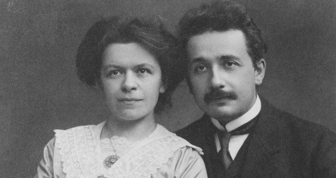 Nhà bác học Albert Enstein và vợ Mileva Marić. 