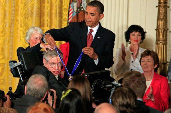 nhà vật lí Stephen Hawking bộ não thiên tài trong cơ thể tật nguyền 25