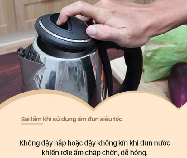 Sai lầm khi sử dụng ấm siêu tốc khiến ổ điện nổ tung, gây hại đến cả nhà 21