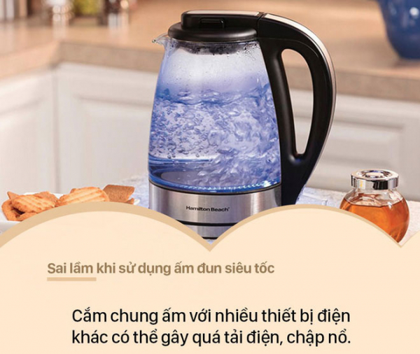 Sai lầm khi sử dụng ấm siêu tốc khiến ổ điện nổ tung, gây hại đến cả nhà 27