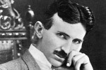 Năm 1898 Nikola Tesla phát minh ra thiết bị điều khiển bằng sóng vô tuyến, vật lí khám phá
